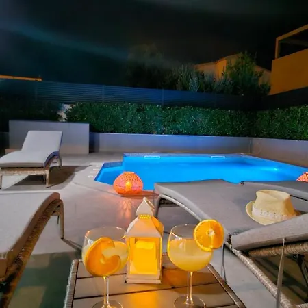 Solis - Private Heated Pool *