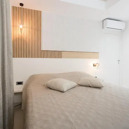 Solis - Private Heated Pool Apartment Kaštela