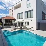 Appartement Solis - Private Heated Pool Kaštela