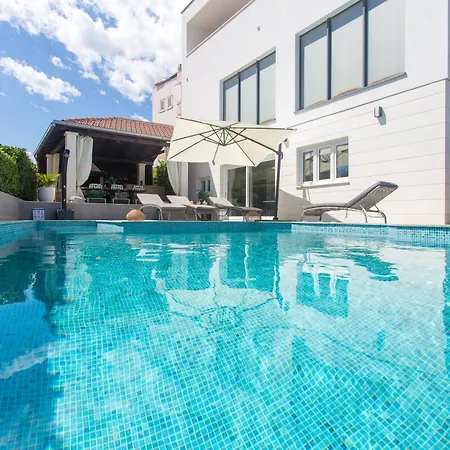 Apartment Solis - Private Heated Pool *