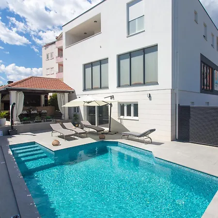 Apartment Solis - Private Heated Pool Kastela