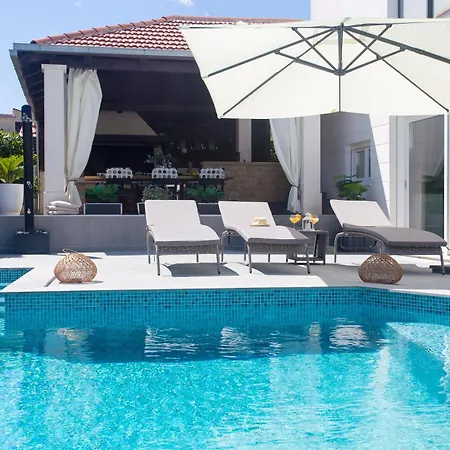 Solis - Private Heated Pool * Kastela